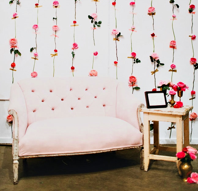 DIY como hacer una pared de flores frescas para una boda